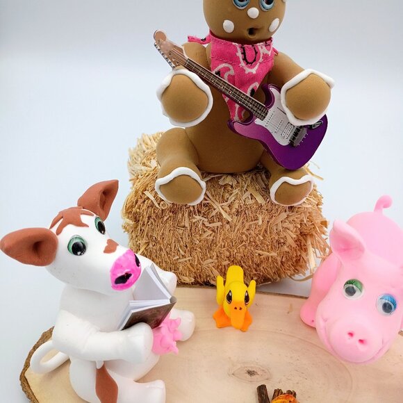 Cowboy Gingerbread Farm Scene – Handmade Foam Clay Display with Pig and Cow - Picture 6 of 6